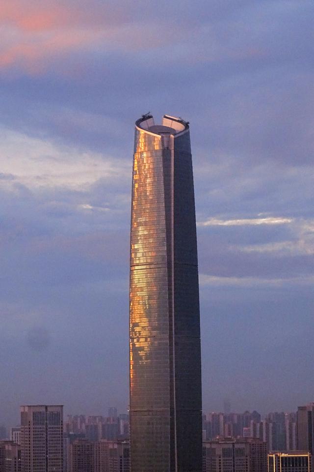 武汉第一高楼武汉中心大厦形如帆船