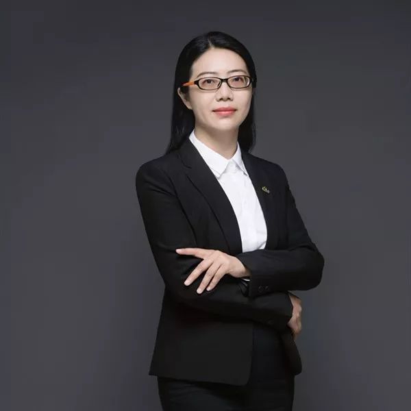 王献华律师,中国人民大学民商法硕士,具有多年大型企业集团法务主管