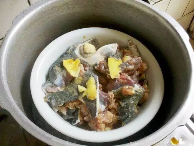 风味独特的清蒸甲鱼,咸鲜香滑,营养丰富,好吃又美味