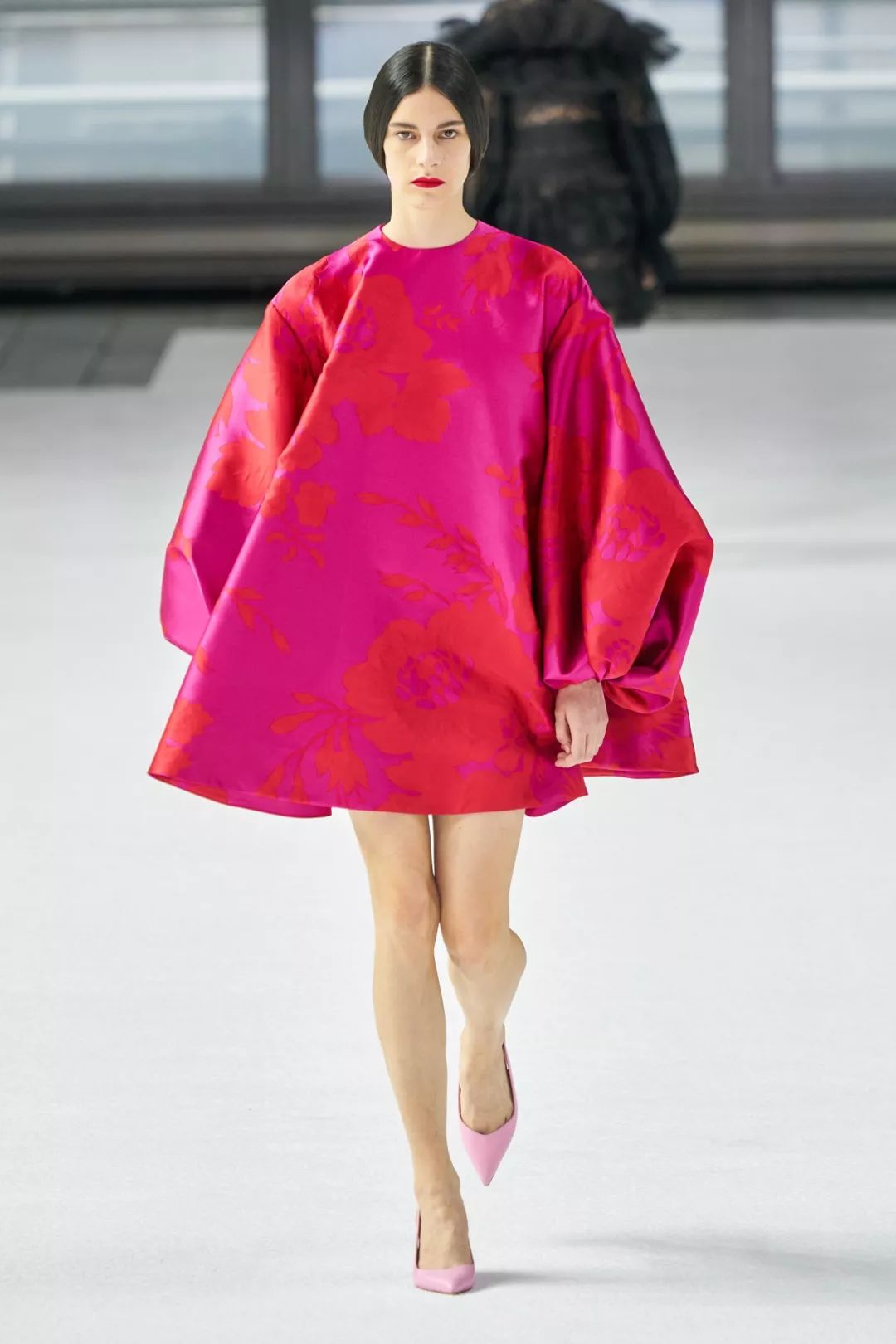 67优雅与浪漫之间达成了一种巧妙的平衡carolinaherrera2020秋冬