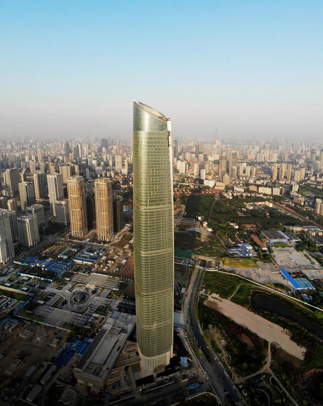 武汉第一高楼武汉中心大厦形如帆船
