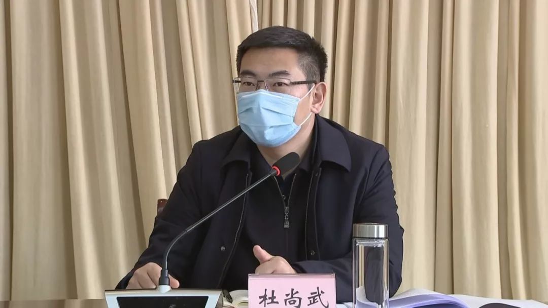 杜尚武强调,全市所有村组及城市小区要"守住门",尽量减少出入口,原则