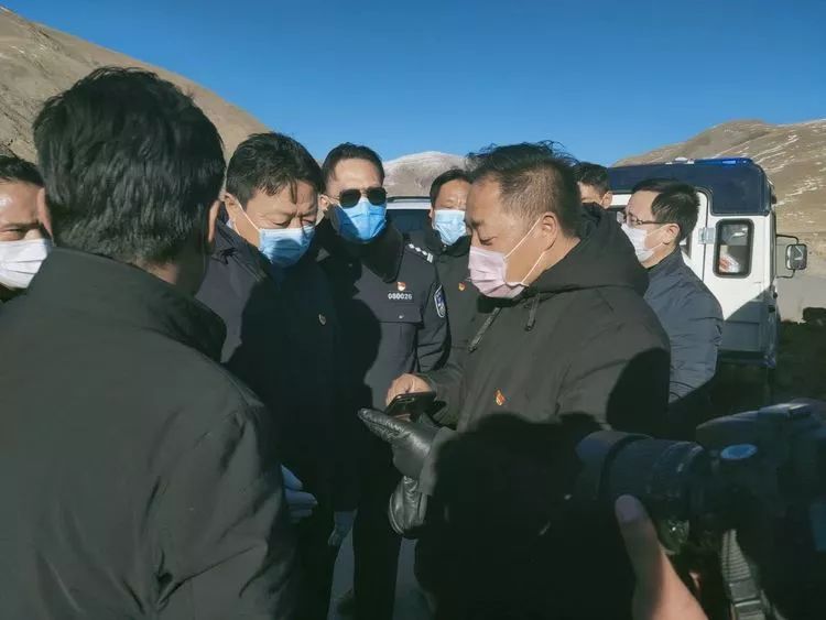 县委书记尼玛才仁一行赴称文镇疫情防控卡点督导检查疫情防控工作