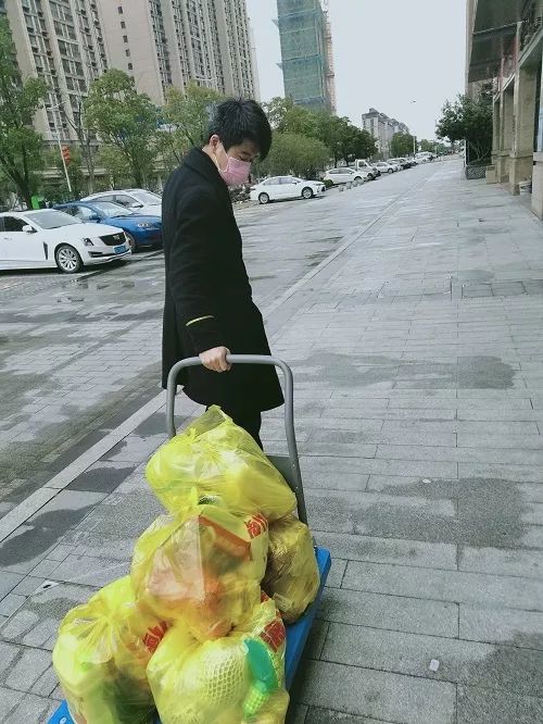 防控疫情当前怡家园物业服务暖人心