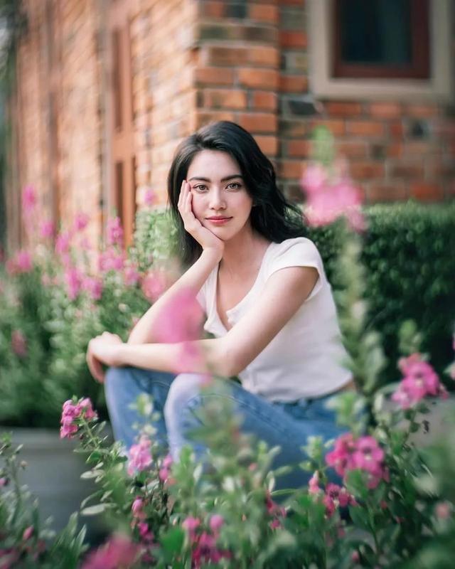 拥有全球认证的容貌却偏偏不躺赢要靠实力当十亿女主