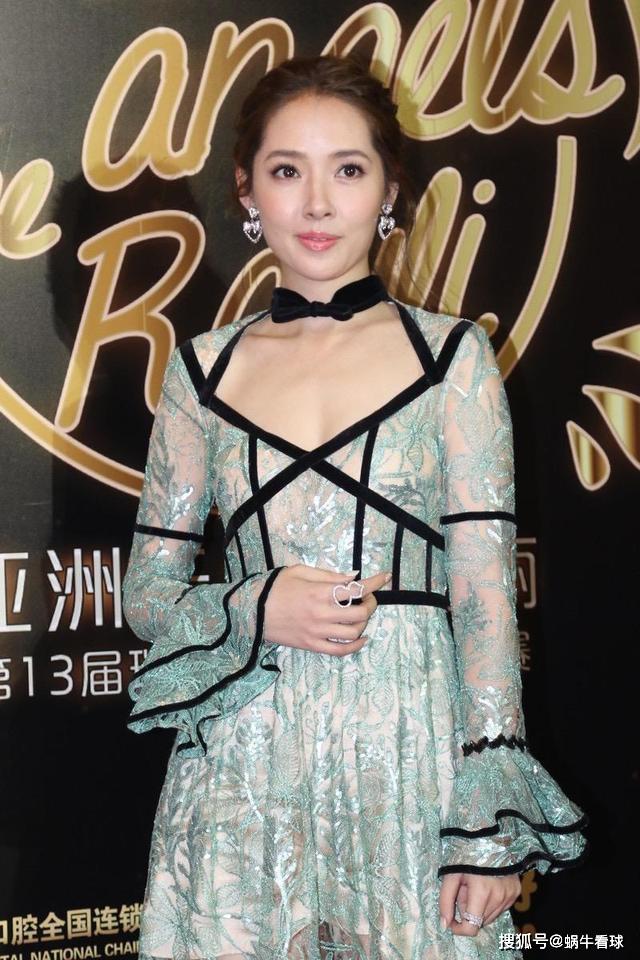 雖然郭碧婷本人並不算是身材豐滿的女明星,但是好在其本身的膚色靚麗