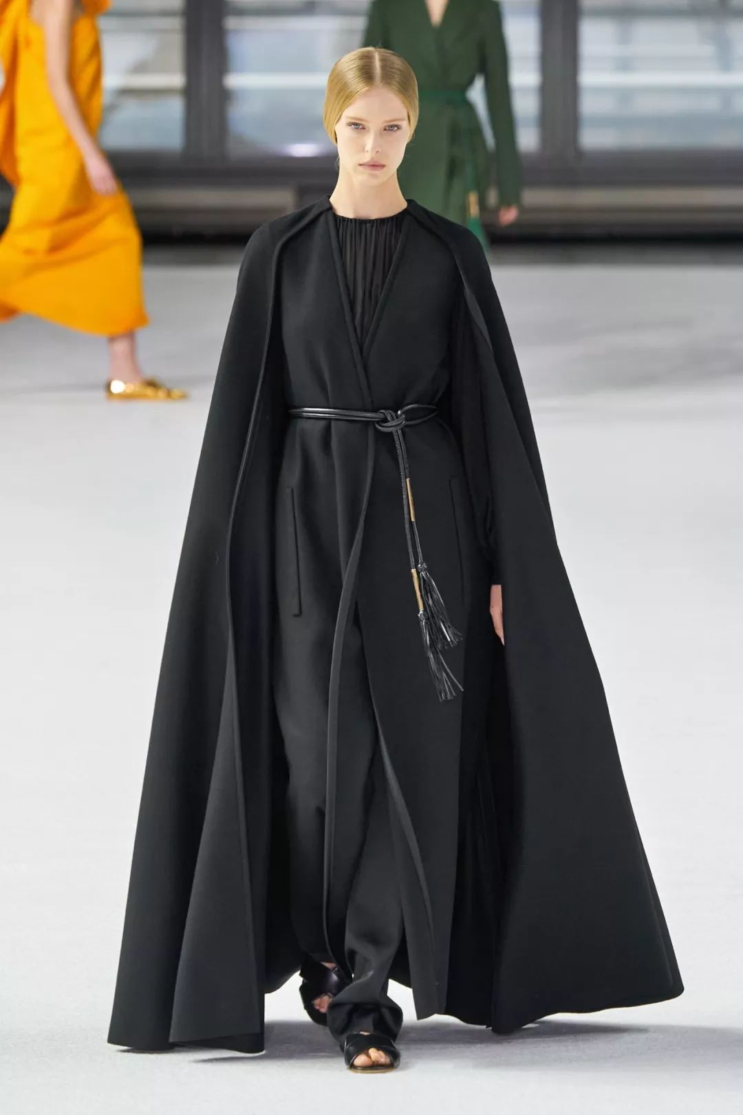 67优雅与浪漫之间达成了一种巧妙的平衡carolinaherrera2020秋冬