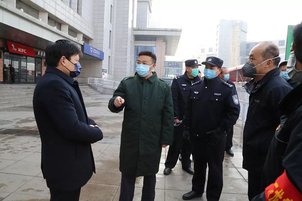 守牢疫情防控关口周天文调研指导火车站区域疫情防控工作