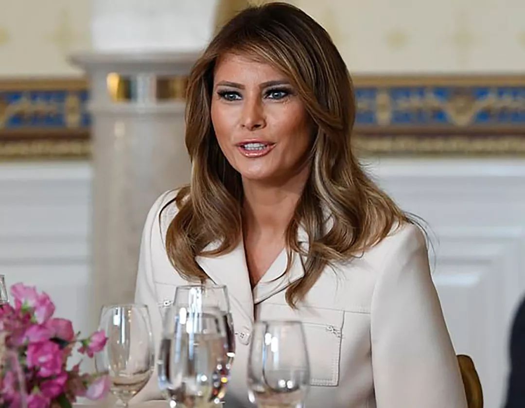 原创49岁美国第一夫人出大招在演讲台上挥洒魅力比伊万卡还惊艳