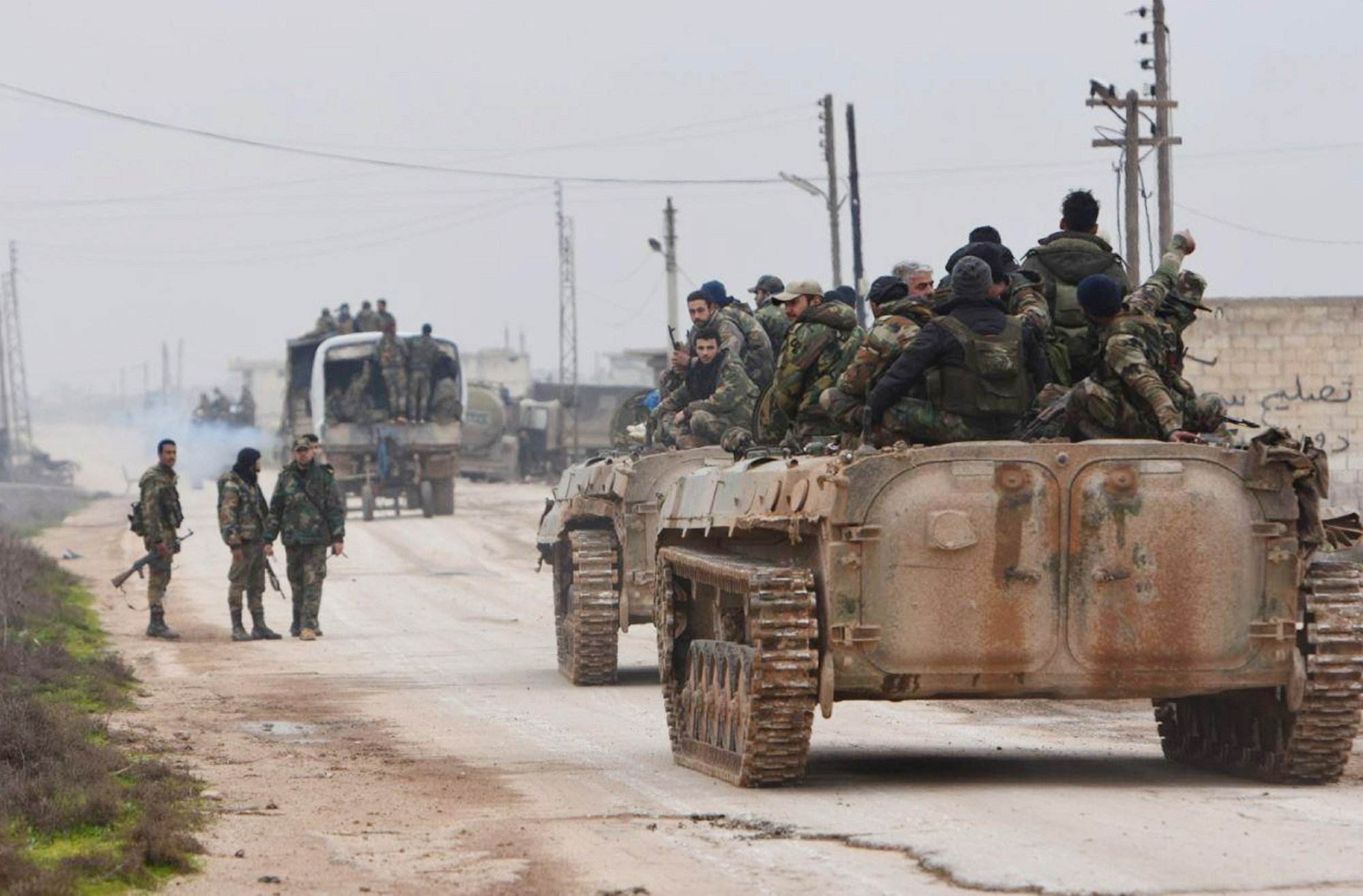 土耳其心有不甘400多辆战车开进叙利亚战争不可避免