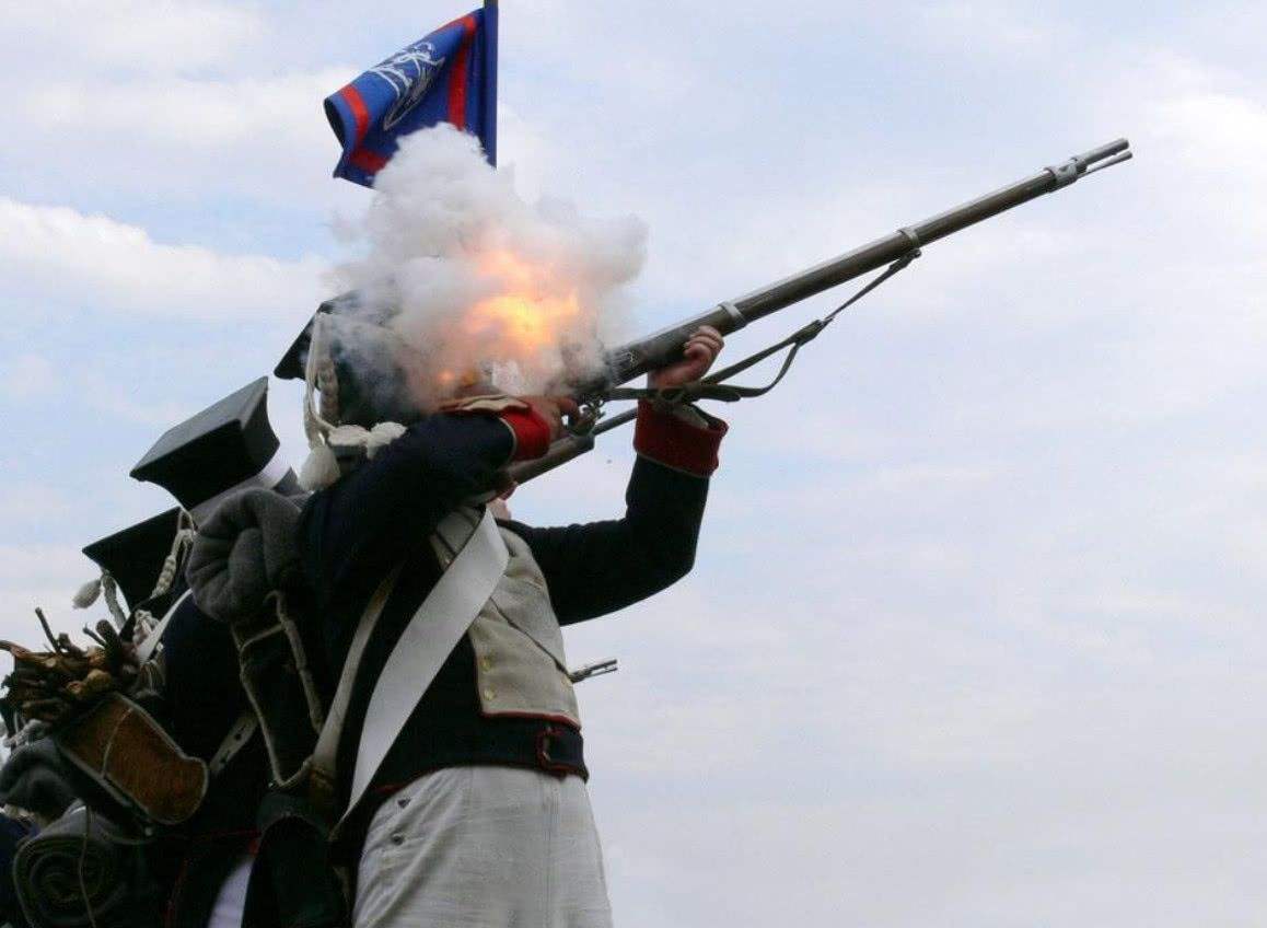 经过了特殊处理的,它们有的只是利用电子扩音器模拟出子弹发射的声音