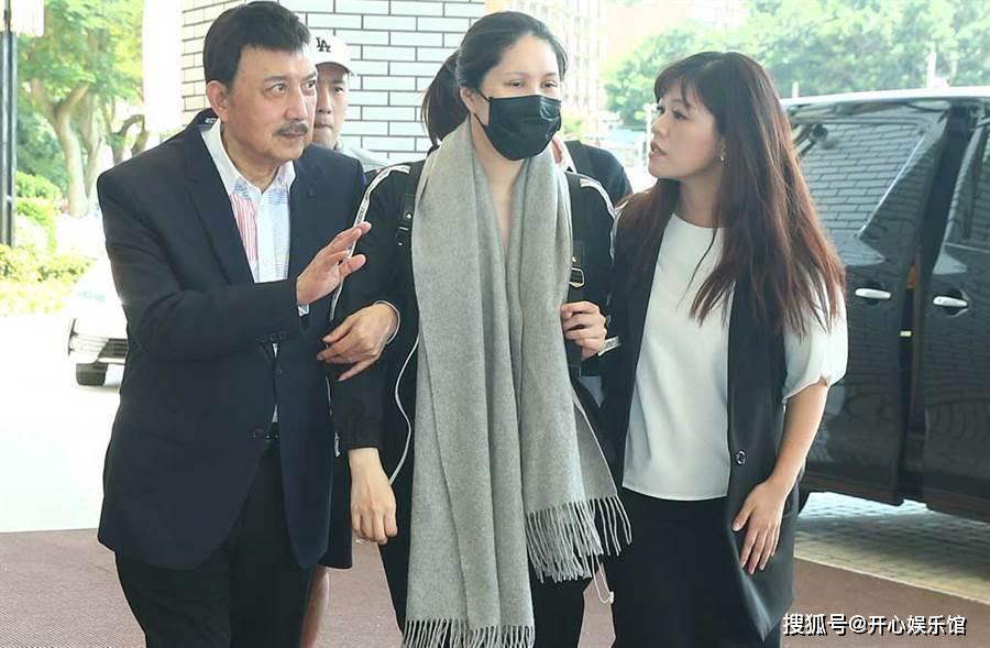 原创动刀前感性告白儿女 李亚萍曝余苑绮术后状况