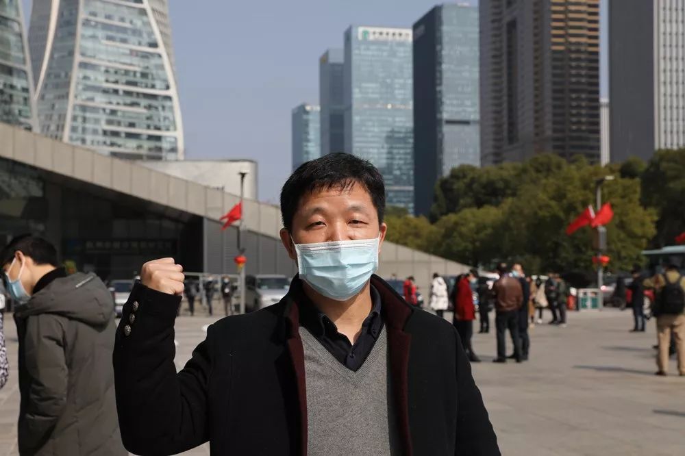 这位独照戴眼镜的小伙子名叫戴一帆(杭州师范大学附属医院呼吸科副