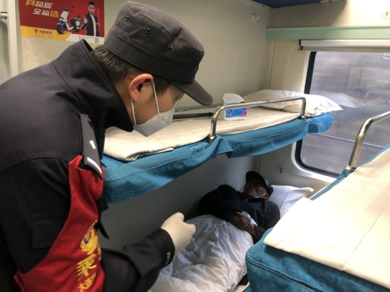 "向组织申请,如有警组出现身体不适或其他不宜值乘t369和g6265次列车