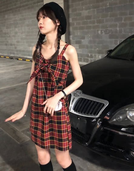 抖音"格子超短裙"女神火了,动感十足,网友:简直太可爱了_姐姐