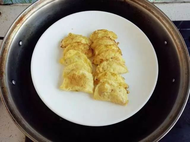 宝宝鲜肉小蛋饺黄金灿灿的元宝