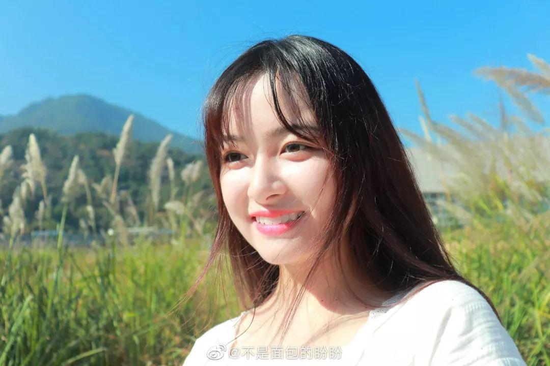 "微胖的女生可以漂亮到什么程度?简直美炸了!"_女孩