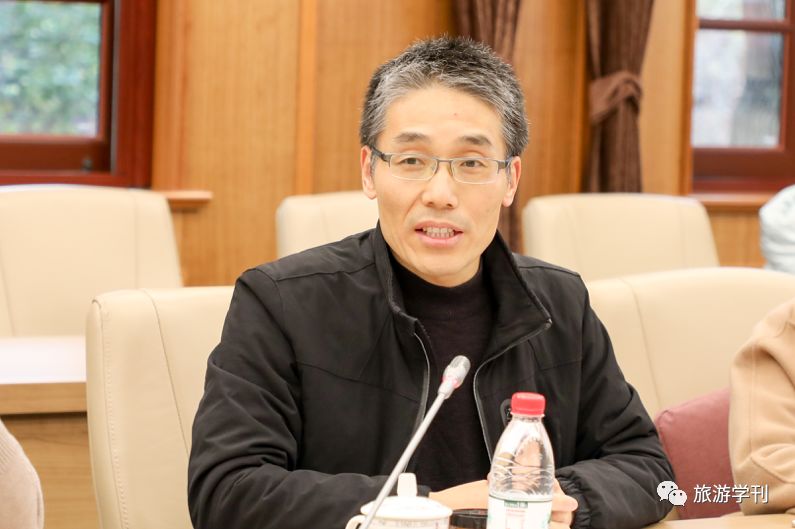 作者简介1——本期责任编辑:罗浩杨勇老师在该文的写作感言中,花了