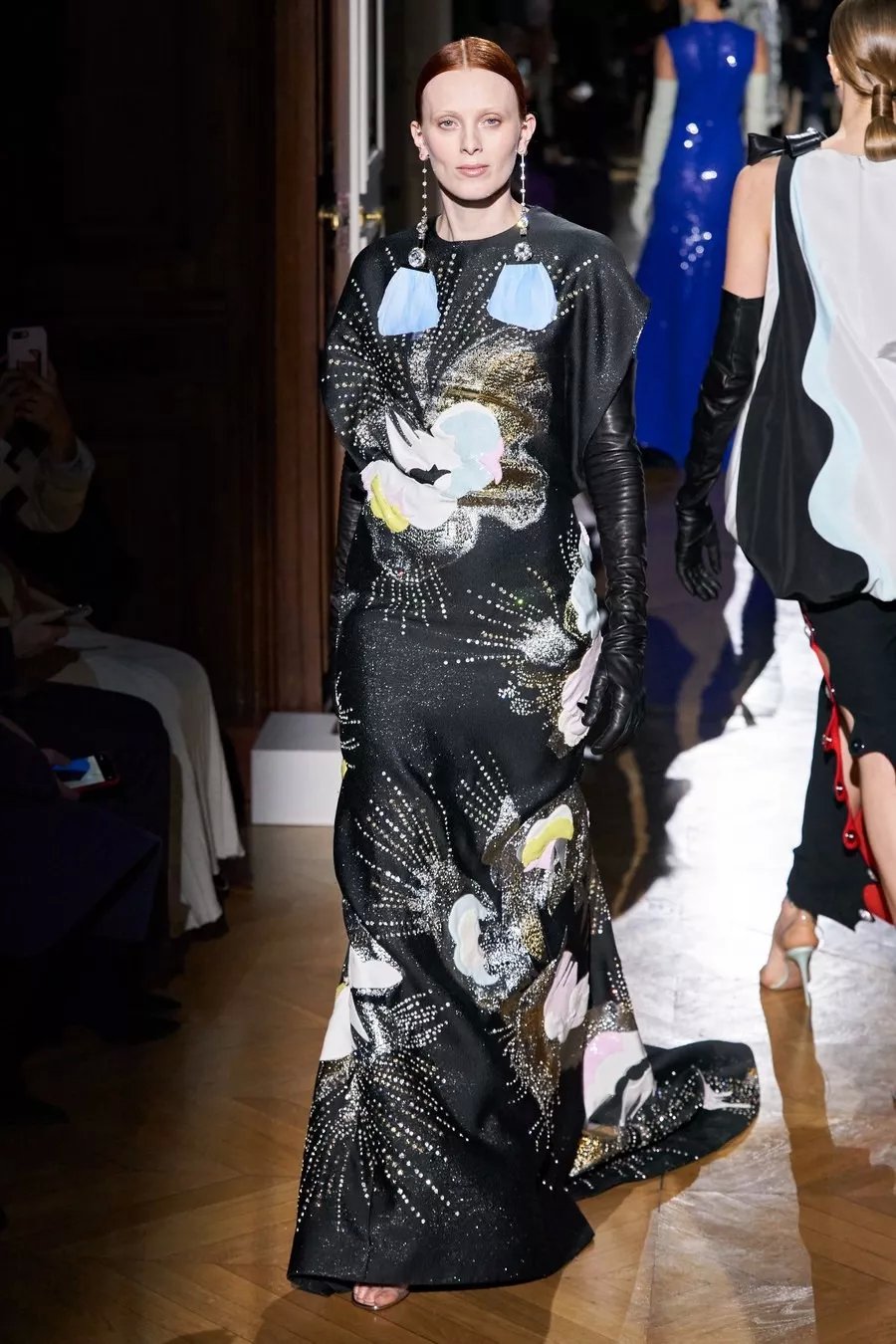 被挤掉了new supers的红毛(karen elson);两大剪刀腿蛇精(mariacarla