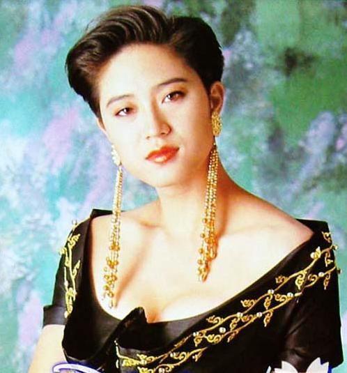 她是《赌侠》紧身衣女神,港姐出身被伪富豪欺骗,50岁仍然未嫁_陈法蓉