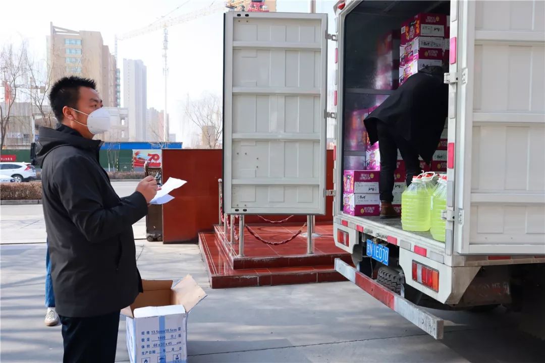 董事长 张文俊伊盛源清真牛羊肉食品公司part03董事长 马占龙(右一)俊