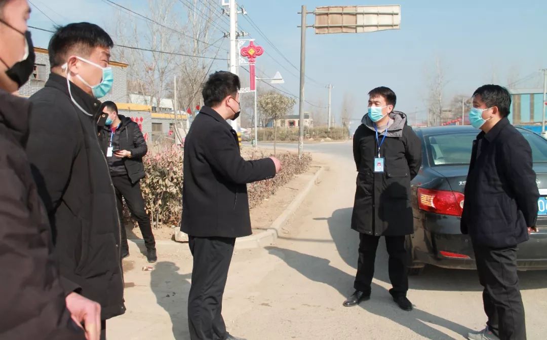 上官镇严查疫情防控卡点执勤情况
