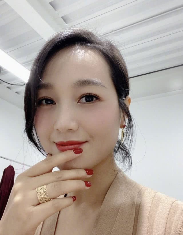 朱丹一家因疫情滞留云南酒店近20天,无奈发文:好想快点回家