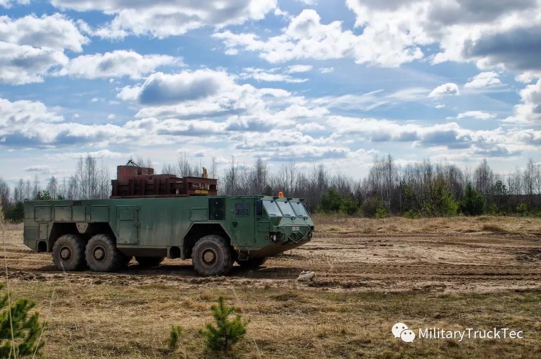 山毛榉导弹发射车白俄导弹发射车底盘mzkt6922