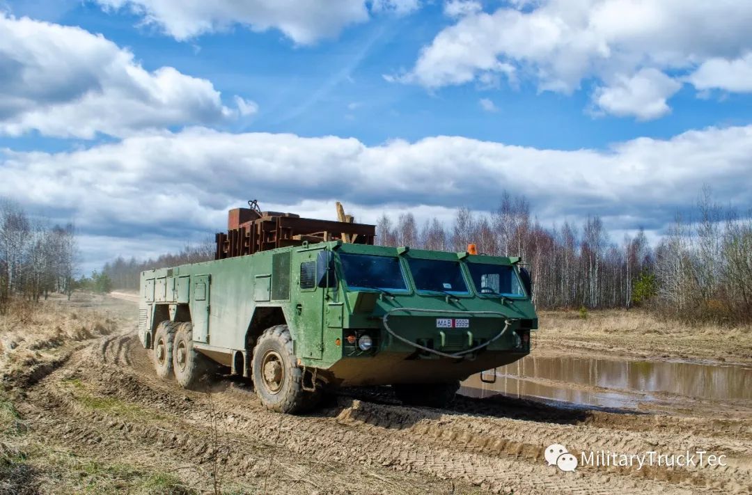 山毛榉导弹发射车白俄导弹发射车底盘mzkt6922