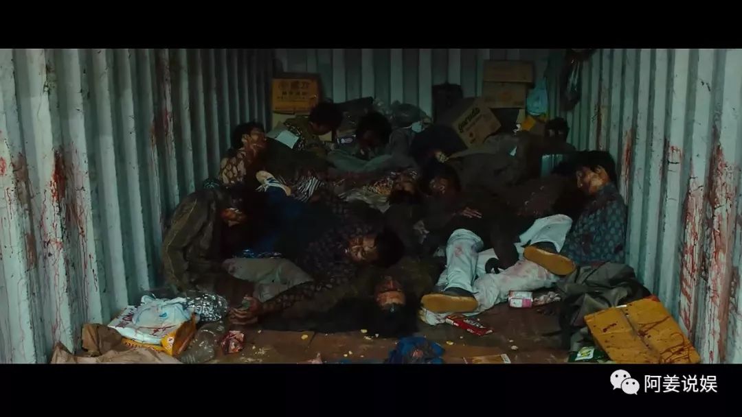 城市一片混沌.横尸一片.患者被带到集中营一般的隔离区.