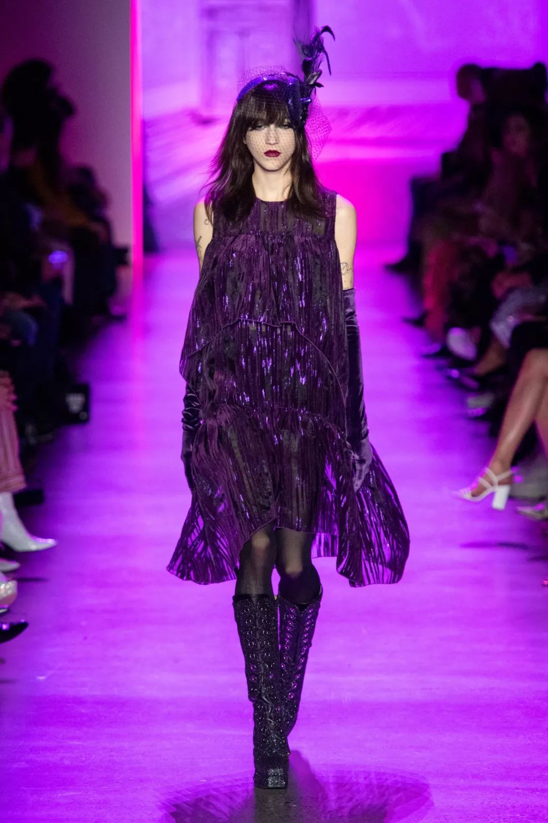 摇滚与嬉皮的颓废华丽之美安娜苏annasui2020秋冬系列黑色和紫色的