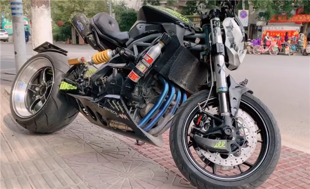 据悉,该款摩托车是一辆贝纳利黄龙600,入门级指导及为3.