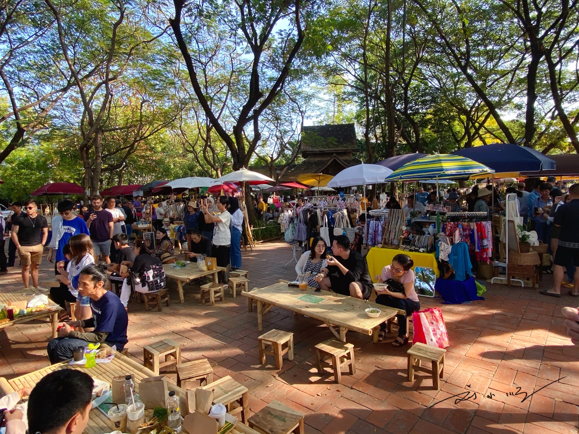 原创泰国清迈最文艺的市集只在周末早上开游客起不来咋办