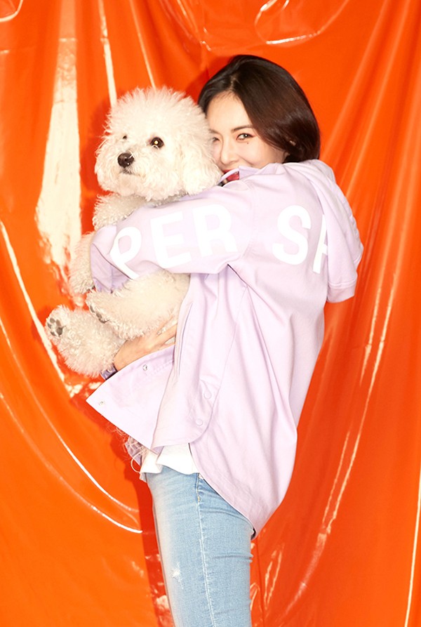 泫雅最新代言宣传照曝光 运动休闲装性感又可爱