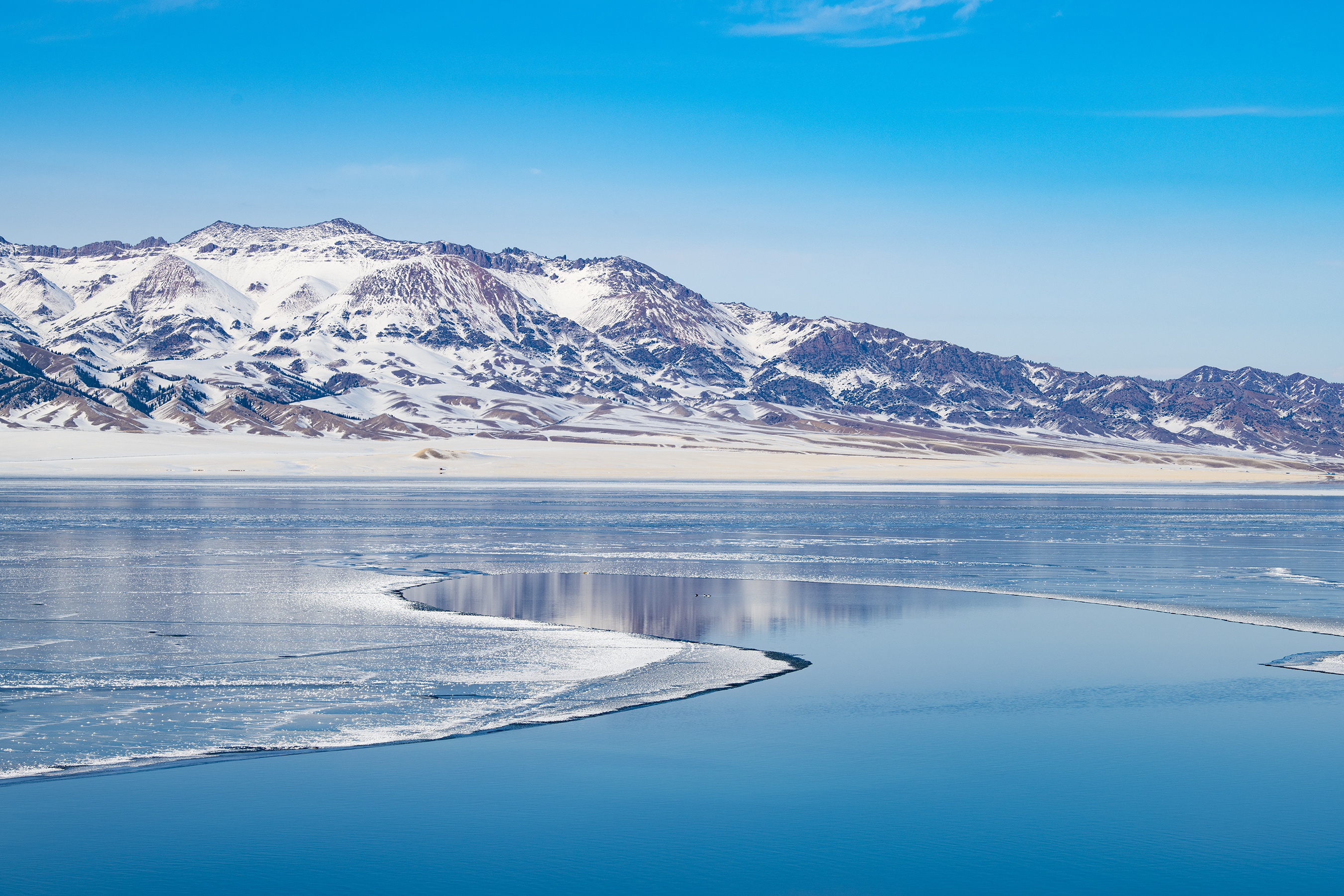 冬天的赛里木湖图片图片