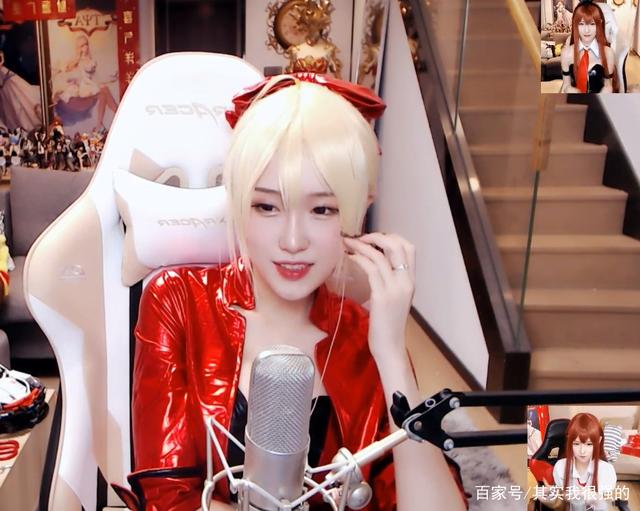 主播腐团儿cos尼禄和之前有所不同此次是穿着赛车服的尼禄