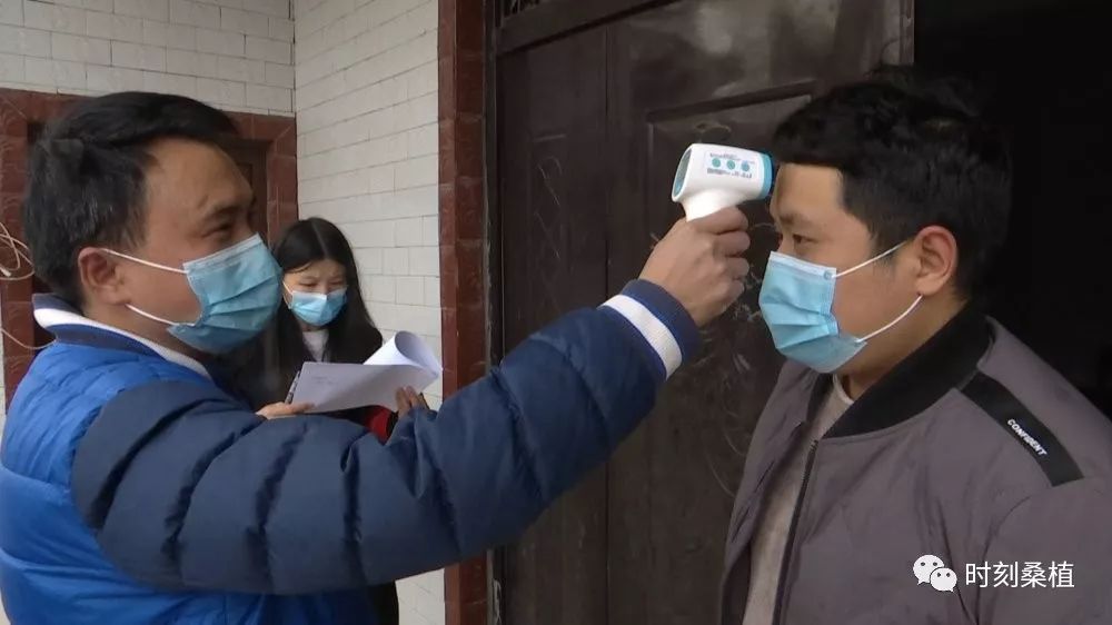 做好返乡人员摸排和重点人员管控工作是疫情防控的重点.