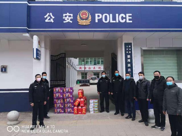 唐河县郭滩镇教育系统送温暖防控值班不孤单