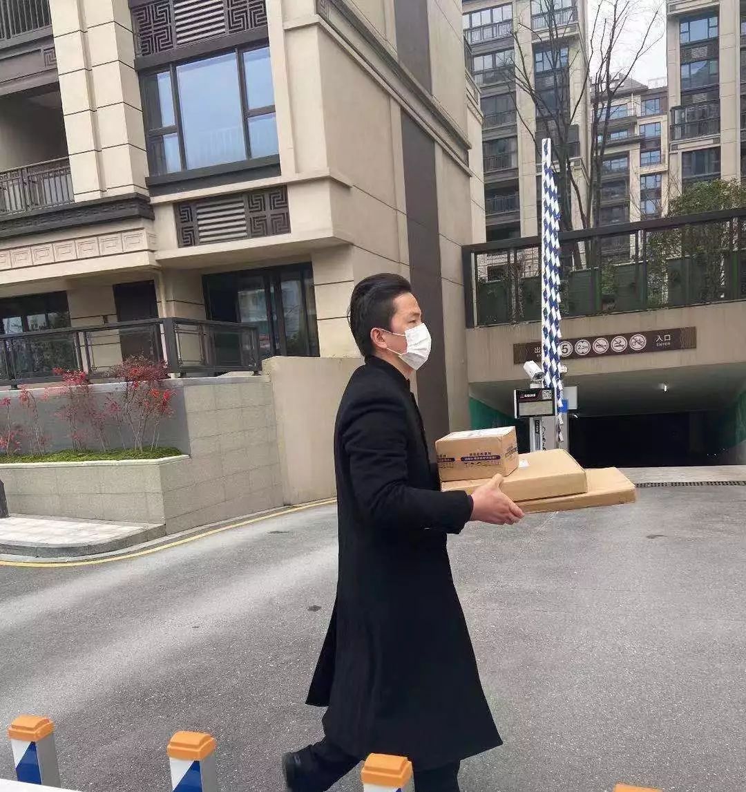 防控疫情当前怡家园物业服务暖人心