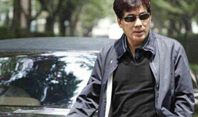 原创冯巩开的车, 潘长江开的车, 朱时茂开的车, 谁更低调一目了然!