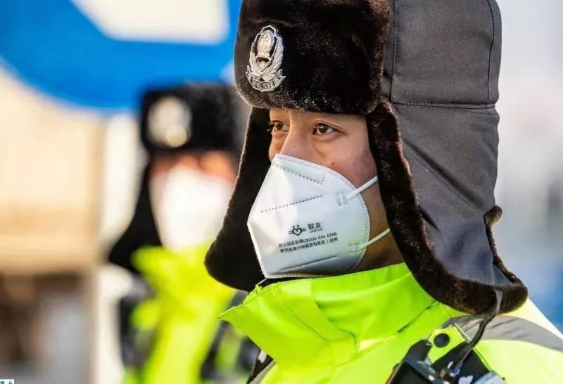 67用艺术行动致敬抗疫一线的广大公安民警续一