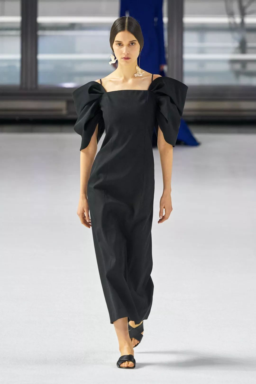 67优雅与浪漫之间达成了一种巧妙的平衡carolinaherrera2020秋冬