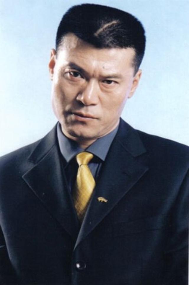 自从演完《白眉大侠》之后,赵恒煊并没有像很多电视剧的主角一样,即刻