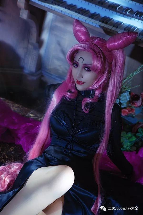 《美少女战士》小小兔cos,黑暗淑女,帅气御姐气质一米八