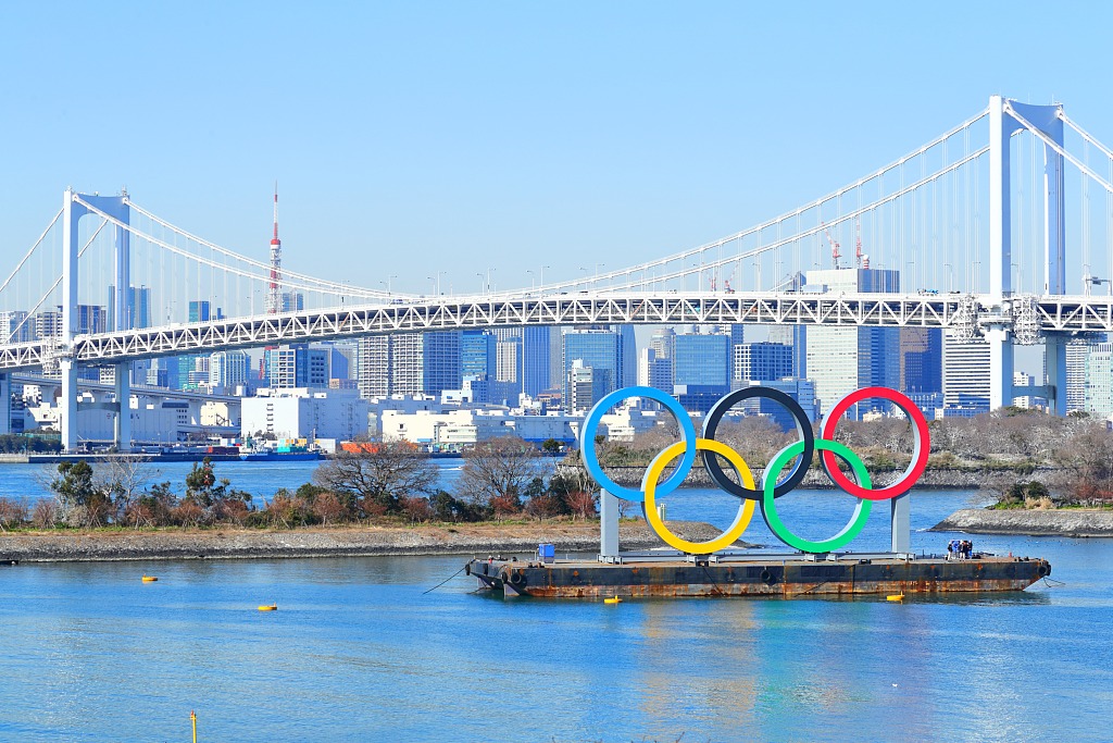 日本东京:奥运五环亮相台场海滨公园