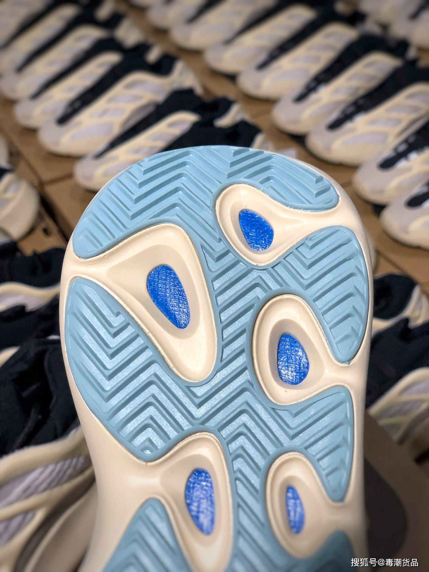 椰子yeezy 700v3 骨架夜光!巴斯夫爆米花大底 异形反光!