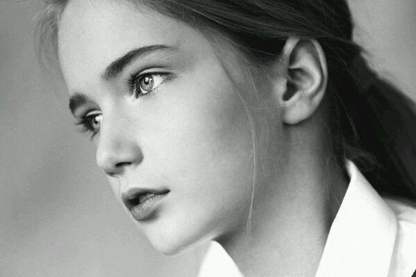 marta krylova在9岁时被美国著名摄影师tomaas看中