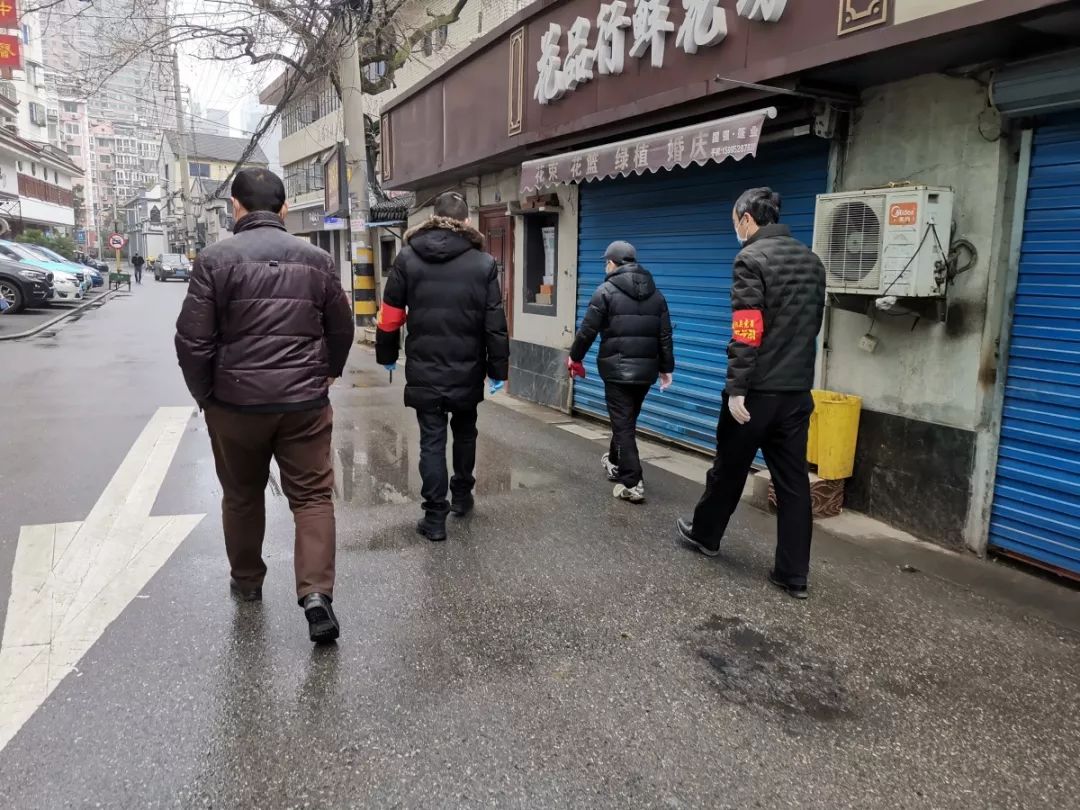 直击战疫前线市区机关志愿者助力广瑞路街道剪影一