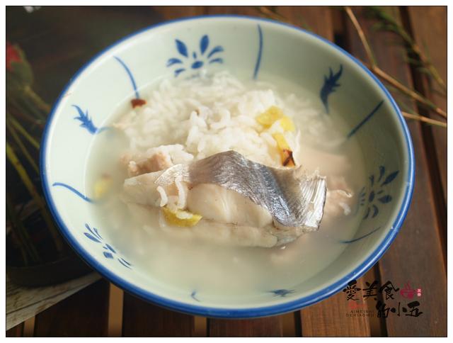 鲳鱼粥,我们除了有砂锅鱼粥还有米饭泡鱼粥,汤更清,味更鲜