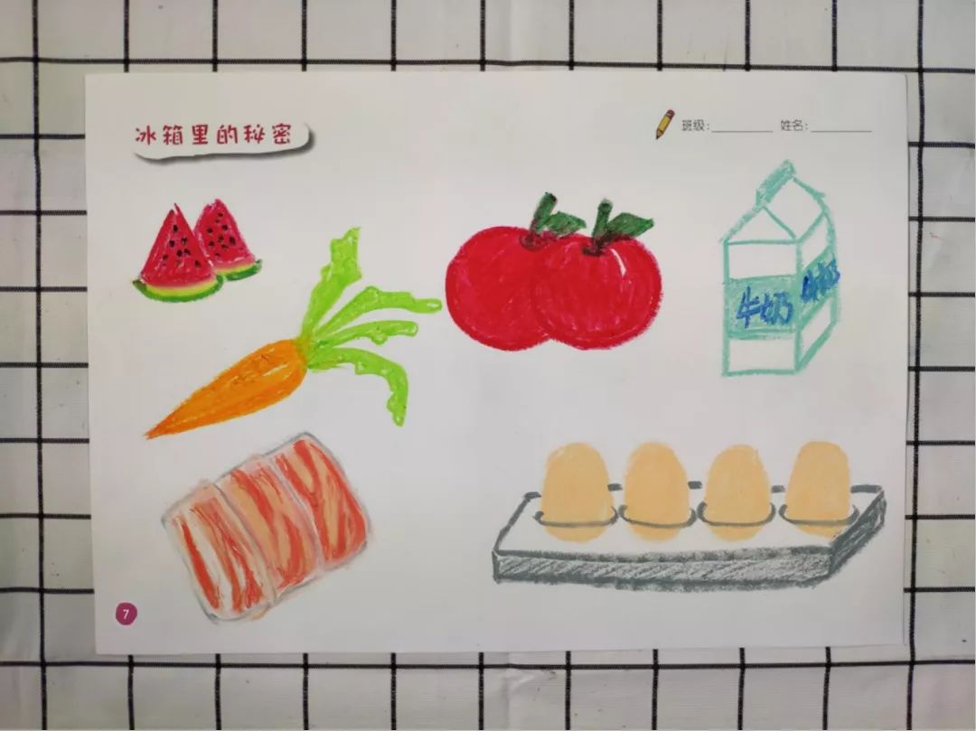 2用油画棒画出自己想放入冰箱中的食物,并涂色1